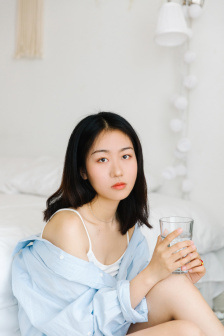 爸爸不在家后妈照顾继子